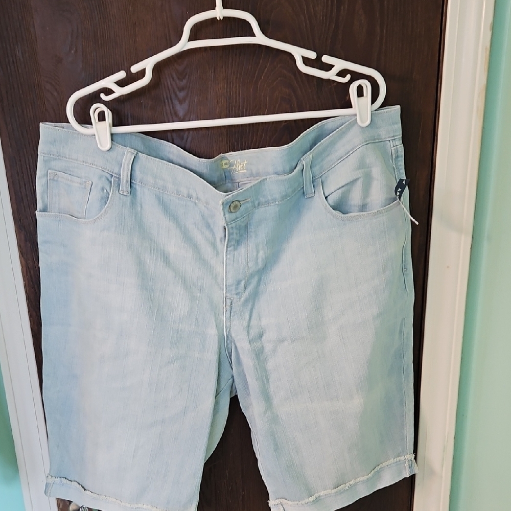 Old Navy Flirt Light Blue Jean Shorts